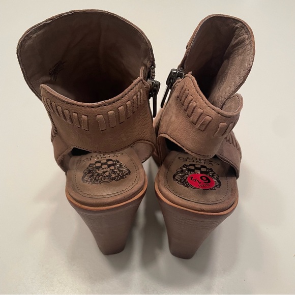 Vince Camuto Karinta Block Heel - Picture 5 of 6